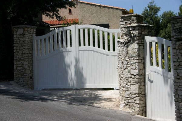 installation d'un portail en aluminium à marseille